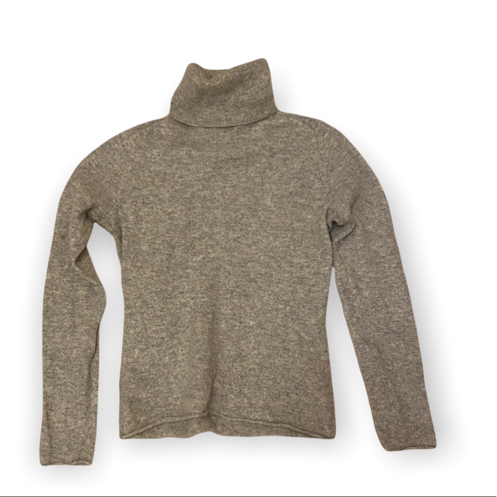 SOLD Beautiful Banana Republic Italian Cashmere Turtleneck